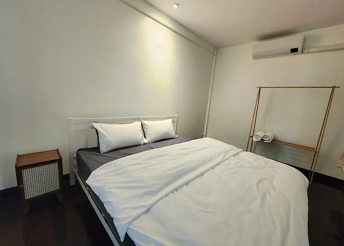 度假居 200m To Mrt Private 3br For 8 *