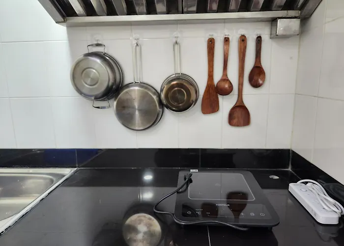 度假居 200m To Mrt Private 3br For 8 *