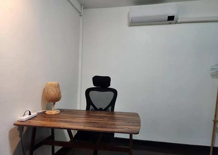 度假居 200m To Mrt Private 3br For 8 *
